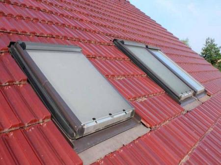 Venkovní screenová roleta pro střešní okná - SCREEN SKY - látka SOLTIS